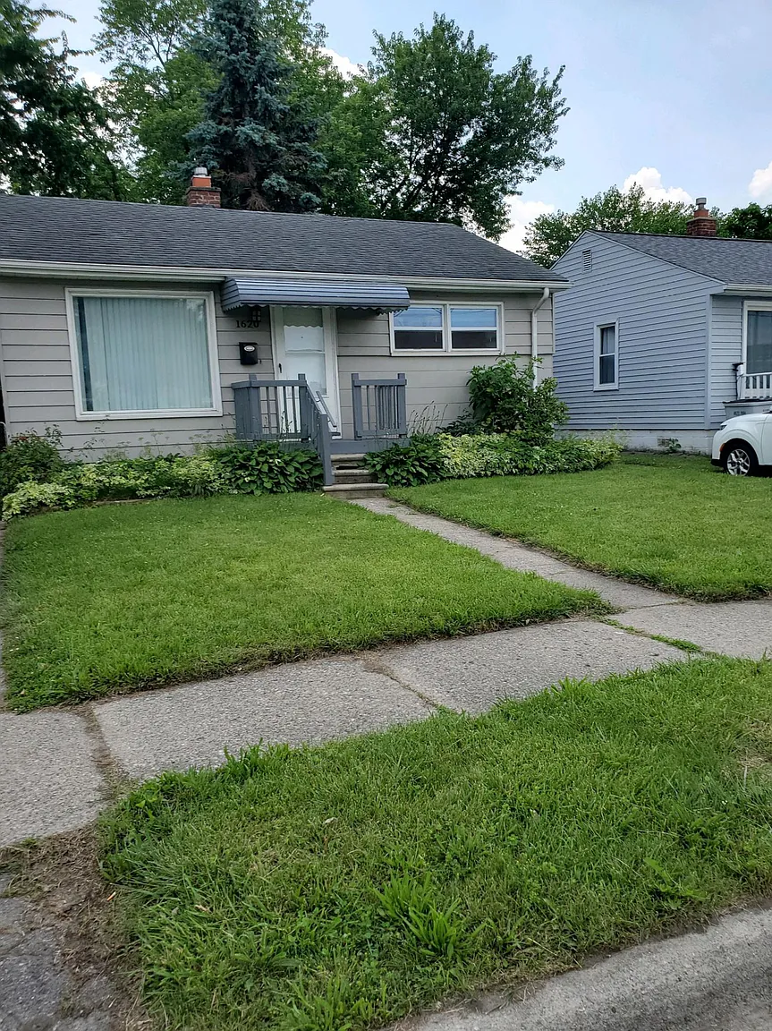 1620 E Woodruff Ave photo 1
