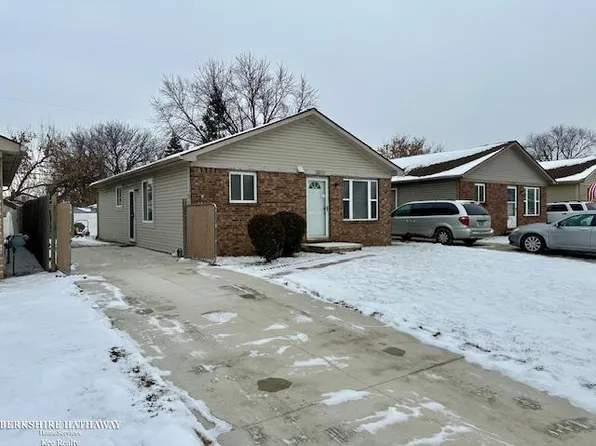 19790 E Forteen Mile Rd, Roseville, MI 48066