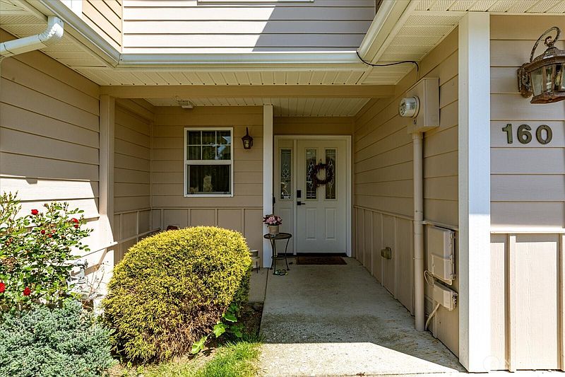 3rd image of 160 NE Melrose Drive
