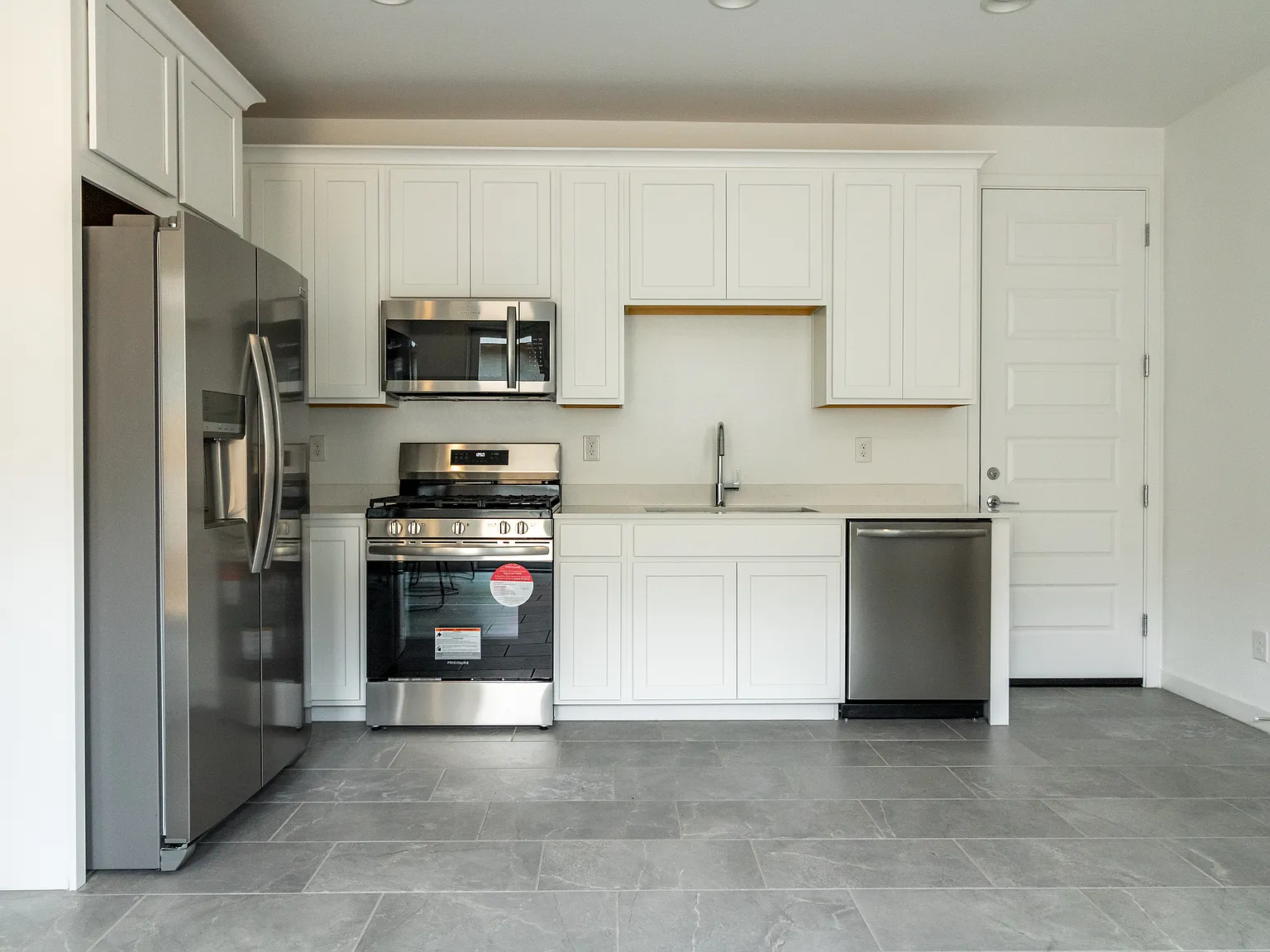 1 bed, 635 sqft, $1,699 — Photo 2