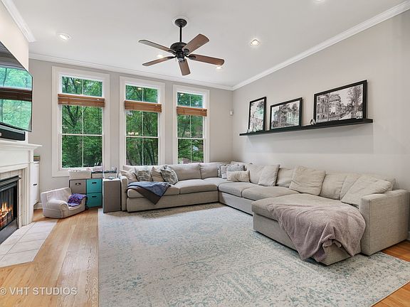 3rd image of 1928 S Prairie Ave