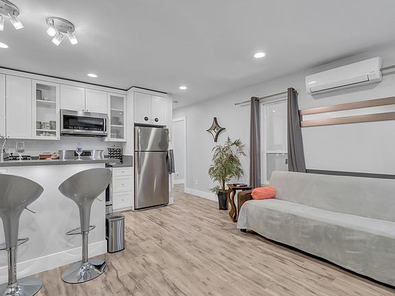 4th image of 621A 40th St