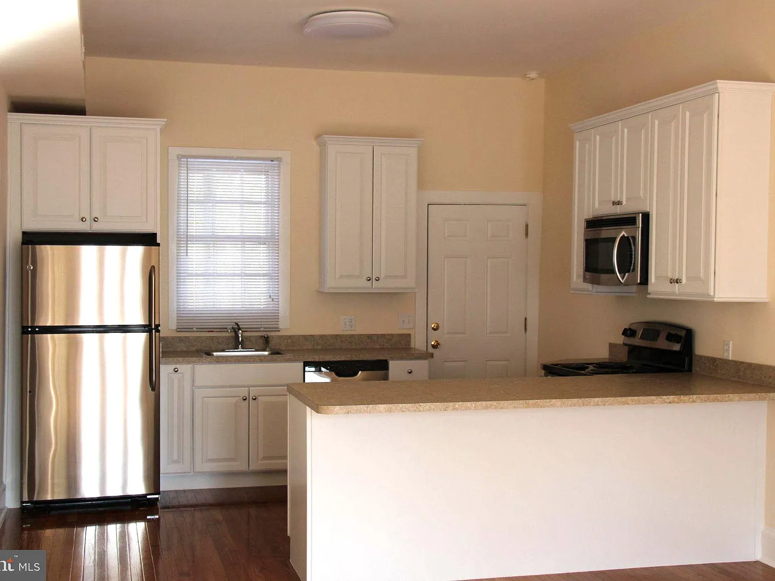2 bed, 1.0 bath, $1,799 — Photo 3