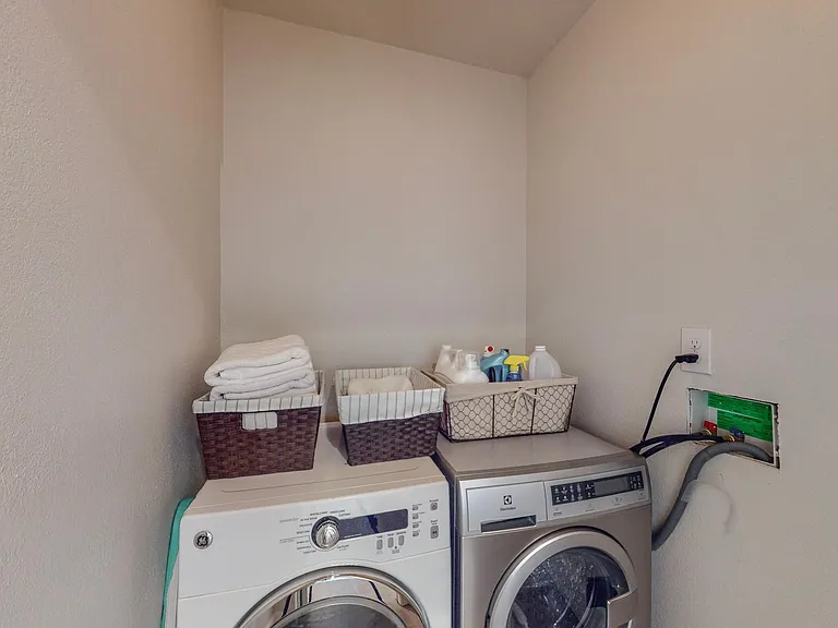 527 Gene Ave NW — Photo 34