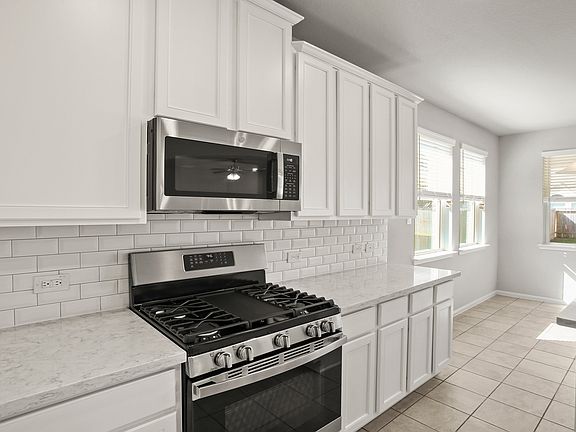 Striking kitchen backsplash