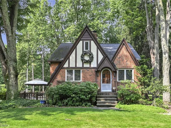 4584 Martin Dr, North Olmsted, OH 44070