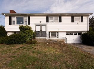 1936 Gar Hwy, Somerset, MA 02726