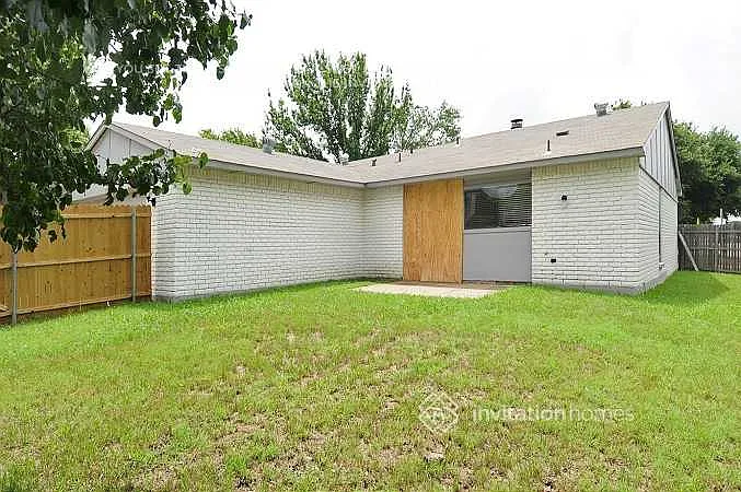 1534 Coffeyville Trl Grand Prairie, TX 75052 — Photo 3