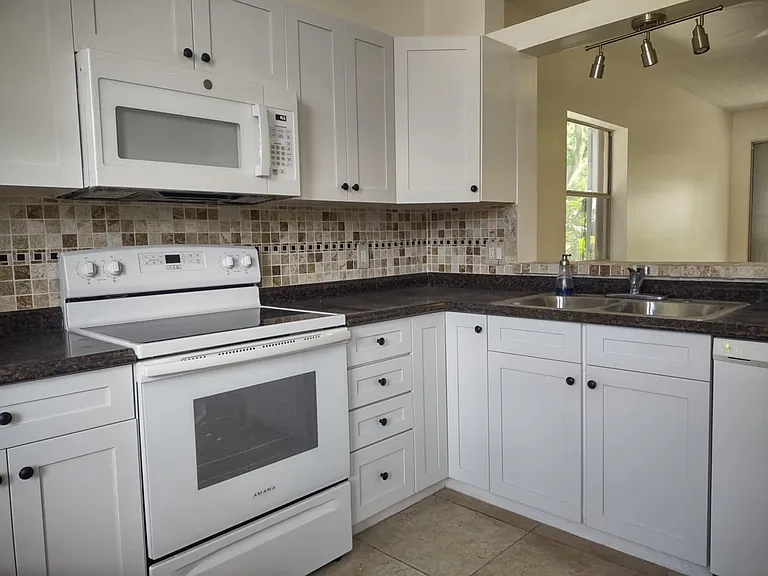 18081 SE Country Club Dr #341 — Photo 5