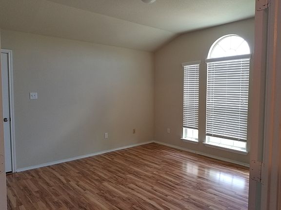4th image of 611 Hailie Dr