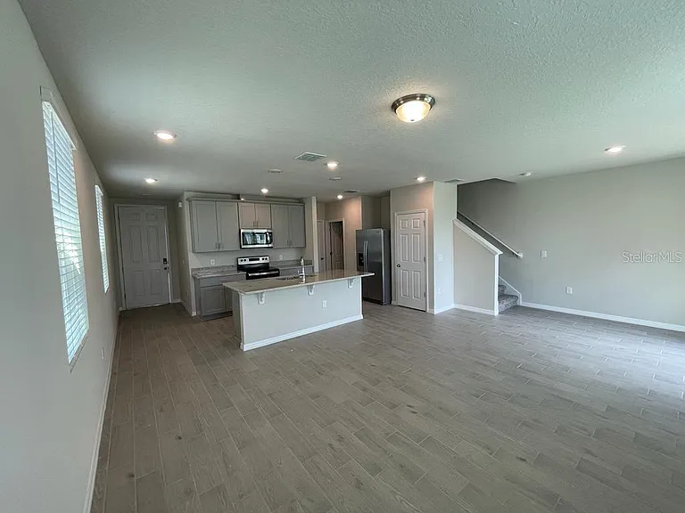 407 Legacy Loop — Photo 8