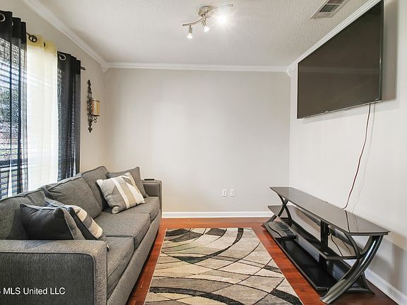 5th image of 15054 Greenwell Cir