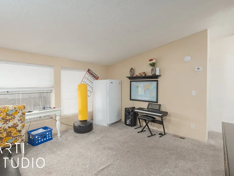 340 E Telegraph St — Photo 13