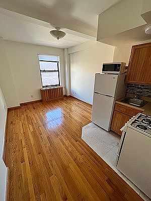1st image of 250 W 100th St #505
