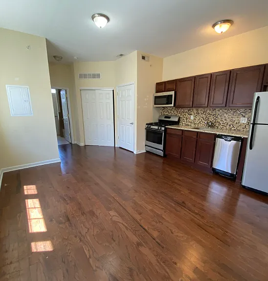 4724 Chestnut St #1R — Photo 2