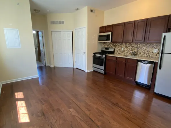 4724 Chestnut St #1R, Philadelphia, PA 19139