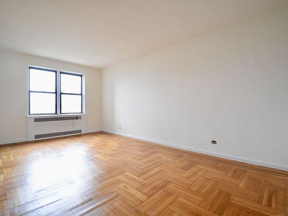 4th image of 200 Haven Ave #5RR