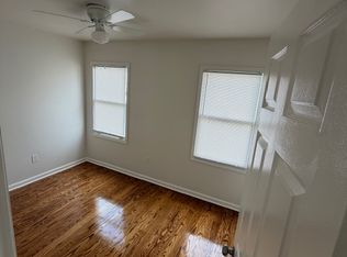 527 E Hall Ln, Savannah, GA 31401