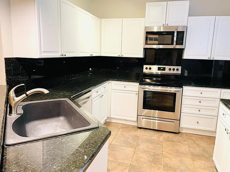 518 Sandringham Dr — Photo 14