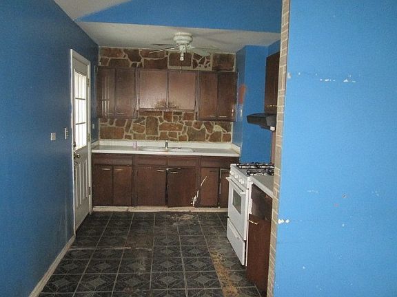 3rd image of 313 Brierhill Dr