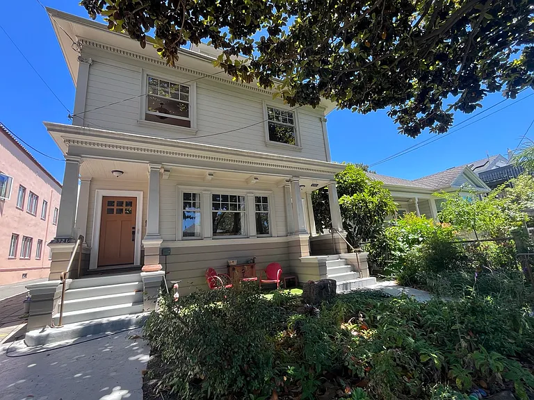 2323 Grant St — Photo 15