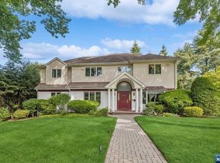 641 N Forest Dr, Teaneck, NJ 07666