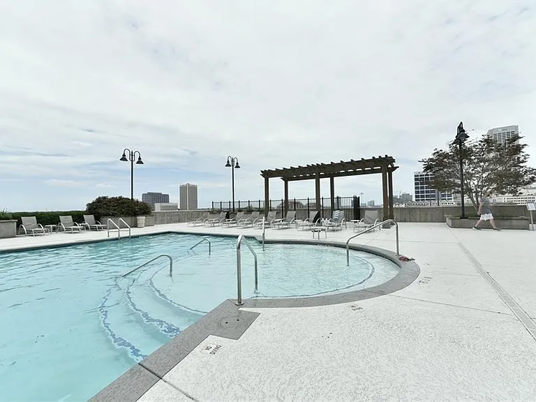 400 W Peachtree St NW #711 — Photo 34