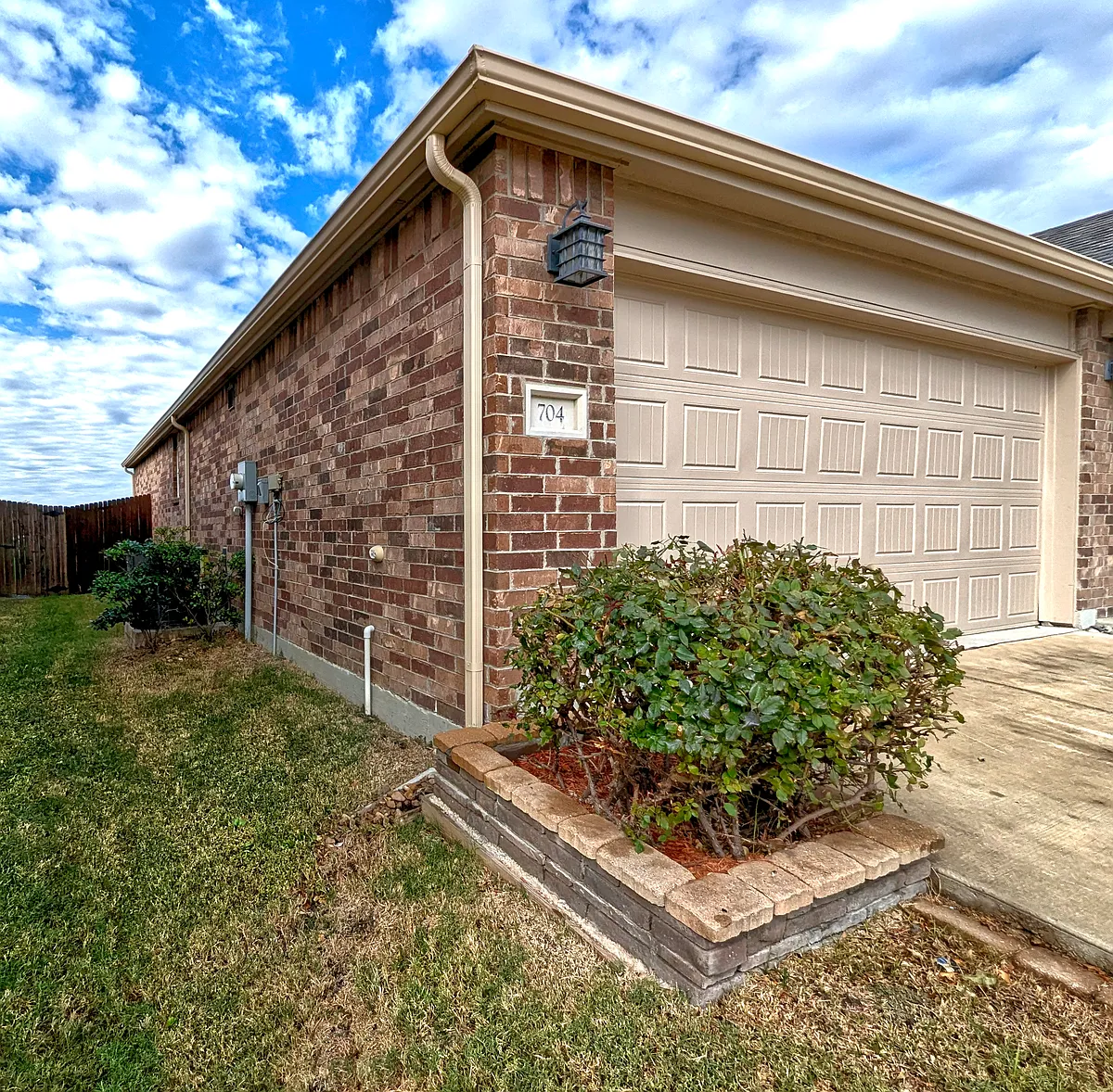 Building Photo - 704 Rivers Creek Ln