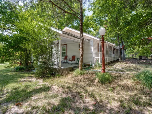 402 Jones St, Tom Bean, TX 75489