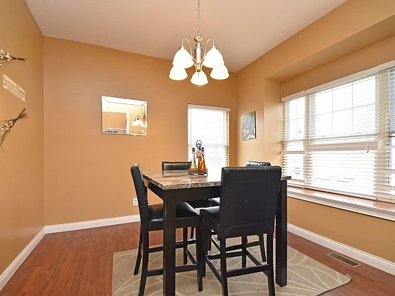 5th image of 2555 Retford Dr