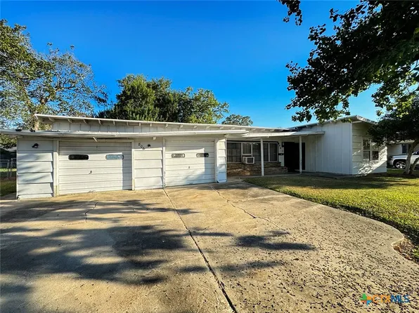 806 E Rosebud Ave, Victoria, TX 77901