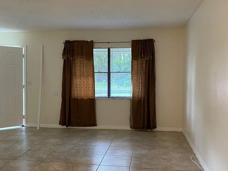 10320 Usher St — Photo 4