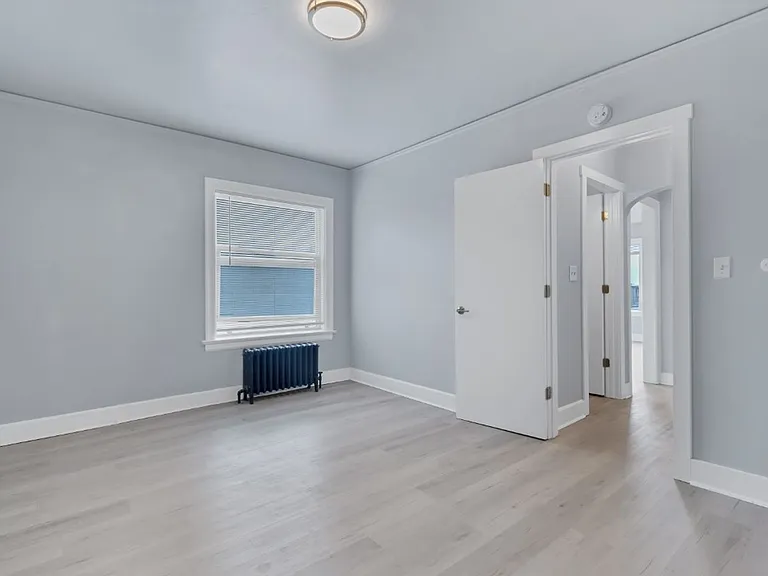 Lake Street Apartments | Downtown Kirkland | Renovated Units Just Steps from Marina Park — Photo 15