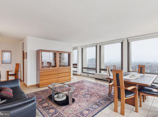 210 Locust St #12DW, Philadelphia, PA 19106