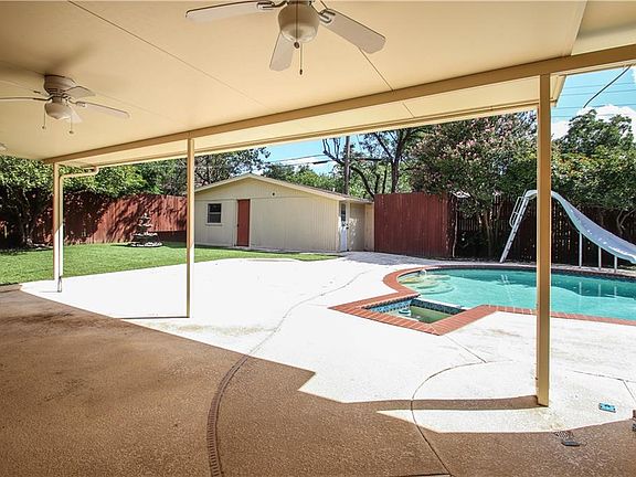 5th image of 7012 Marilyn Ln
