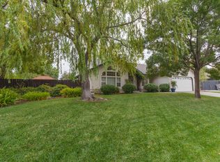 1047 Riviera Dr, Redding, CA 96001