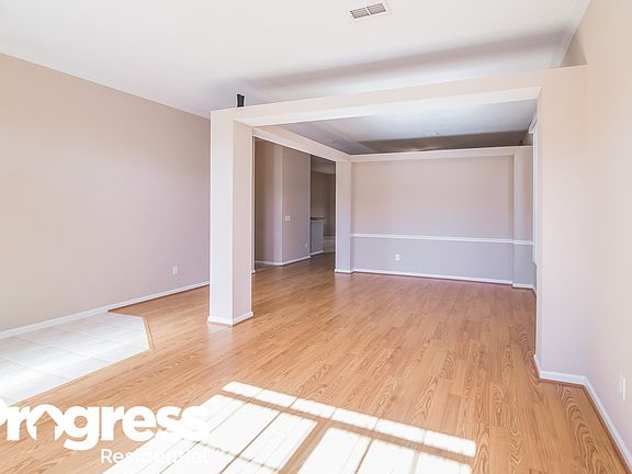 4th image of 5297 Oxford Crest Dr