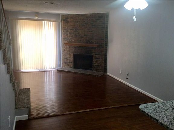 4th image of 629 Carriagehouse Ln APT 1H