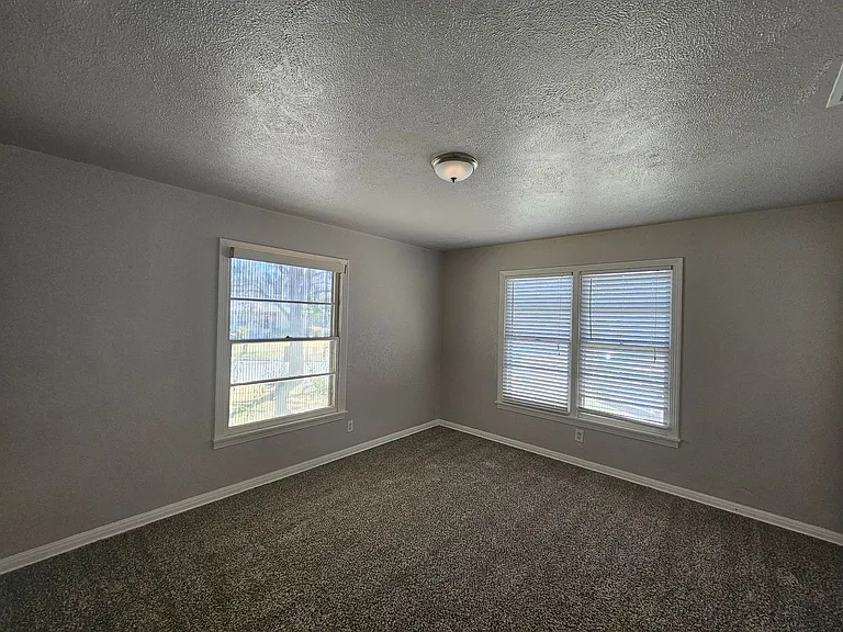 1506 Live Oak Dr — Photo 12