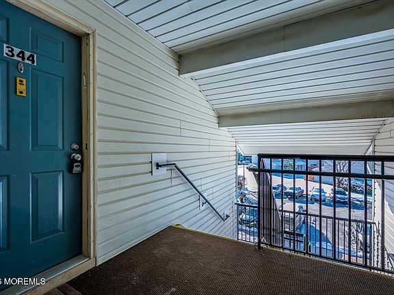 4th image of 344 Danbury Lane #344