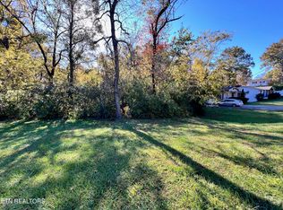 1812 S Hills Dr, Knoxville, TN 37920