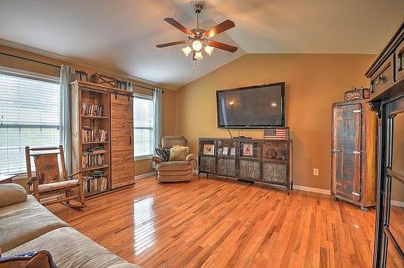 5th image of 142 Molton Cir