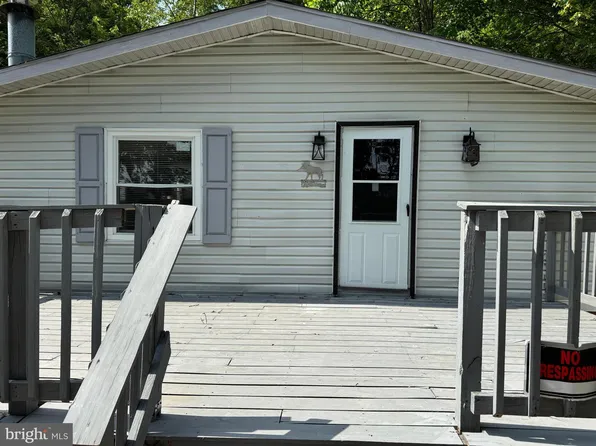 15 School St, Barnesville, PA 18214