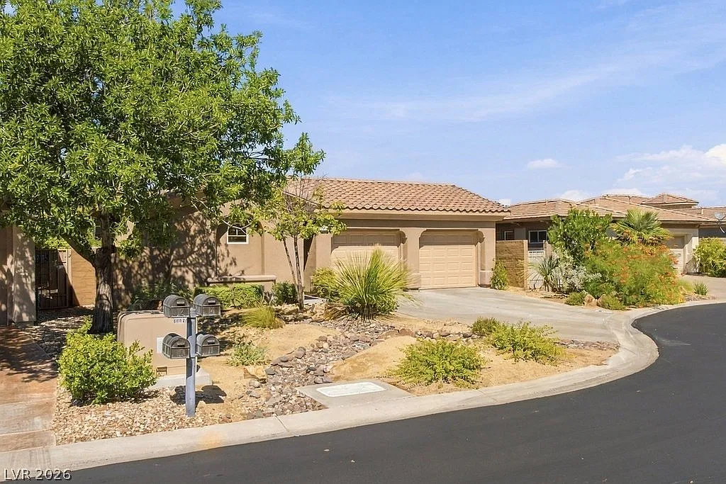 3 bed, 3.0 bath, 1889 sqft, $3,195 — Photo 3