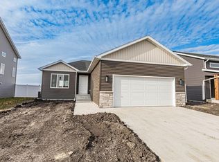 5821 Ellis Dr W, Fargo, ND