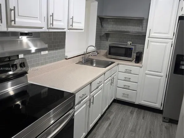 8065 SW 107th Ave APT 202, Miami, FL 33173