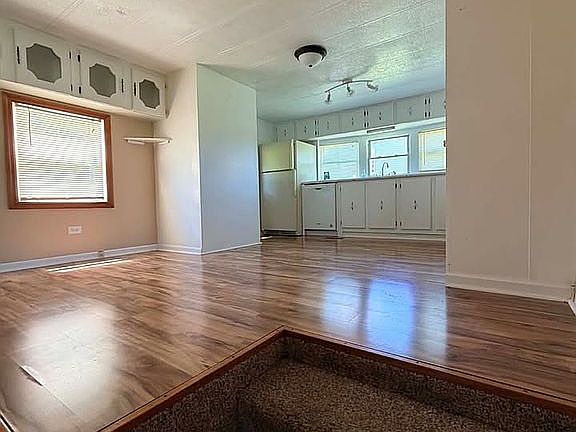 3rd image of 120 Angeloff Ln