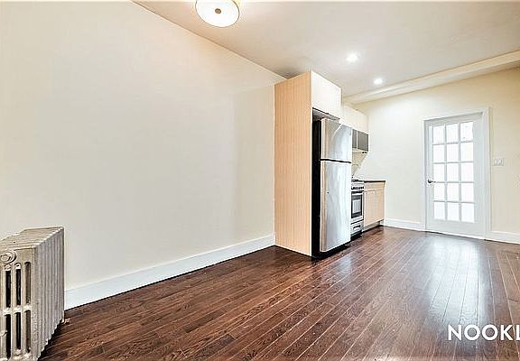 2nd image of 157 Jefferson Ave APT 1L