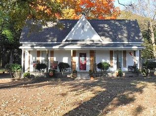 2619 Cambridge Ave E, Greenwood, SC 29646