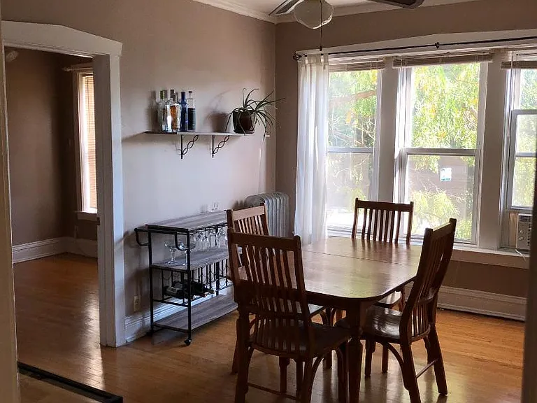 1524 W Winnemac Ave #11 — Photo 1